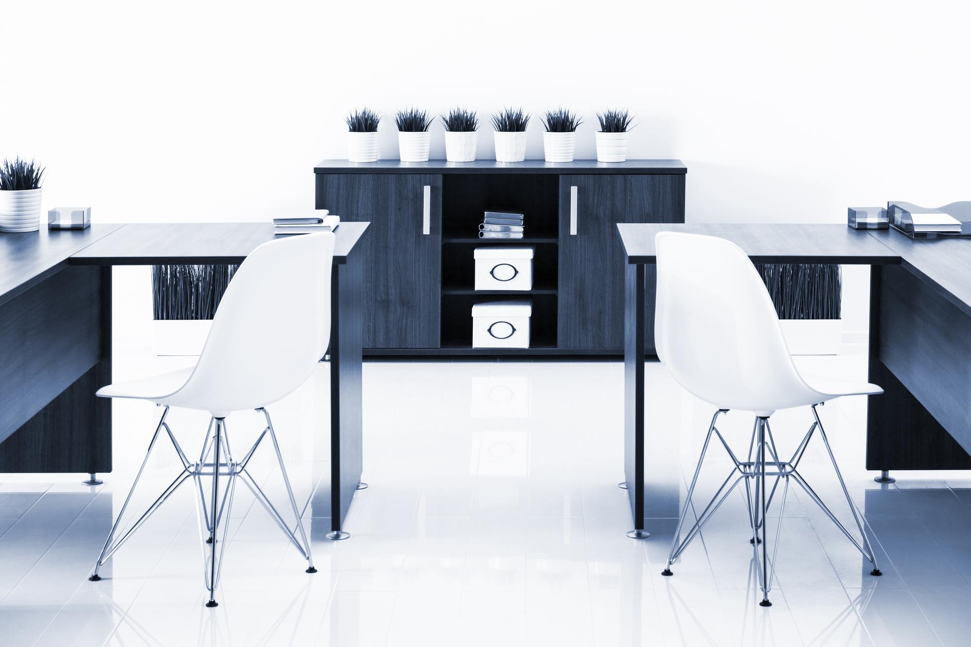 Interno del laboratorio con postazione di lavoro